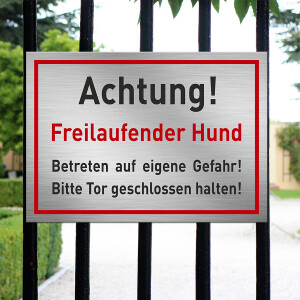 Achtung freilaufender Hund Schild. Betreten auf eigene Gefahr! Stabiles 3 mm Hart PVC Schild DIN A4