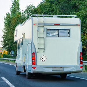 3 St&uuml;ck im Set Wohnmobil 80 km/h - Geschwindigkeitsschild nach &sect; 58 StVZO - Saugnapffolie